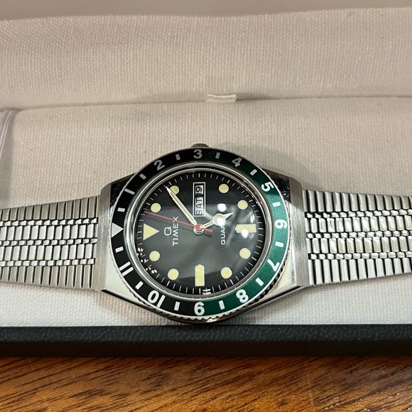 Men’s Timex Q Re-Issue Black/Green Bezel Stainless Steel Quartz Watch 38mm - Picture 3 of 8